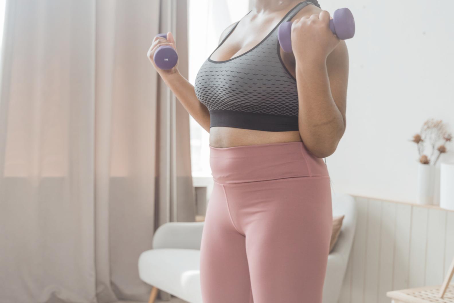 Espacio de entrenamiento con recursos visuales y guías impresas